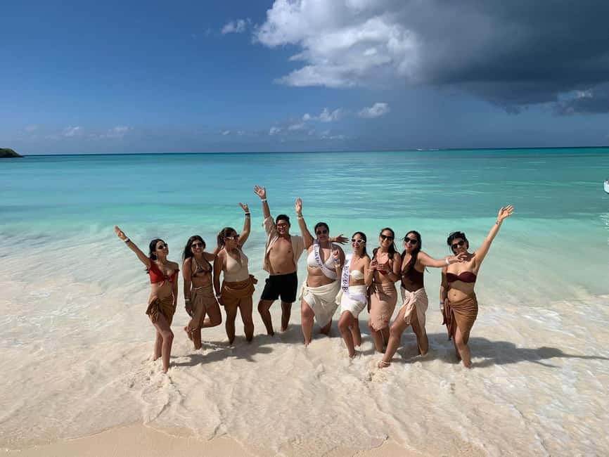 Punta Cana: Saona Island VIP 4 first-class beach and sunset - Playa Toro combines lunch and another swim