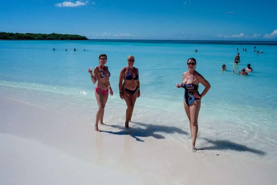 Punta Cana: Saona Island VIP 4 first-class beach and sunset - Canto de la Playa brings the quiet beach time