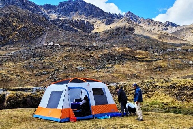 Rainbow Mountain & Red Valley Premium Tour with picnic - A 30-minute walk into Red Valley