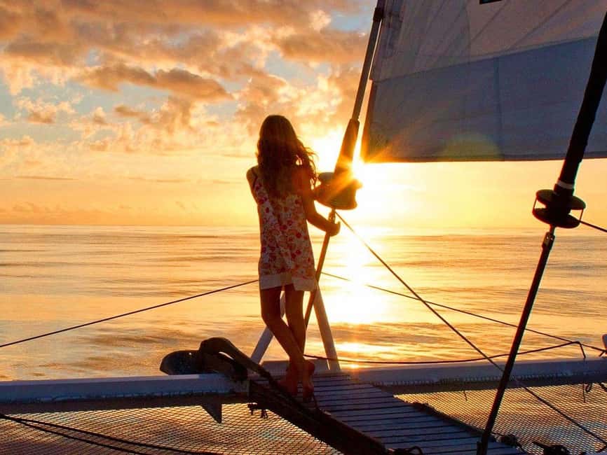 Rethymno: Luxury Sunset Cruise with Dinner and Drinks - The sunset return to Rethymno