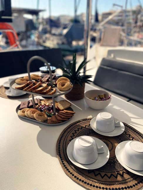 Rethymno Premium Catamaran Cruise: Healthy Lunch & Open Bar - The essentials at a glance