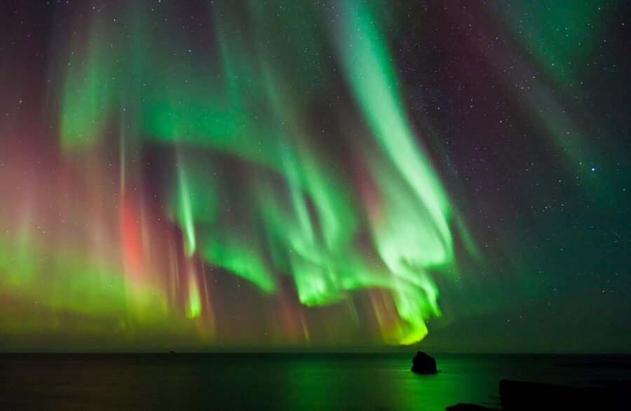 Reykjavik: Premium Northern Lights Tour with Free Photos - Waiting in the cold without suffering