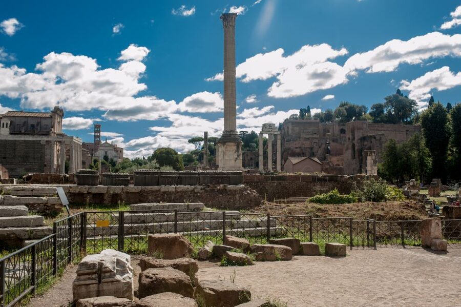 Rome: Colosseum Arena, Roman Forum & Palatine Hill VIP Tour - Meeting point and what to carry