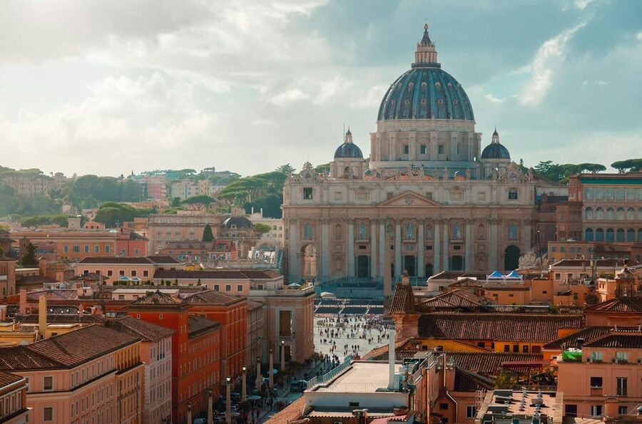 Rome:St. Peter's Basilica Tour, Exclusive Underground Access - Guide quality and the value of audio equipment