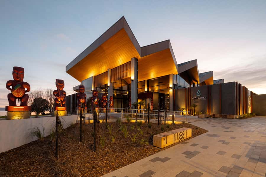 Rotorua: Lakefront Hot Springs & Spa - Luxury Māori Wellness - Te Tukinga brings together sauna heat and cold water