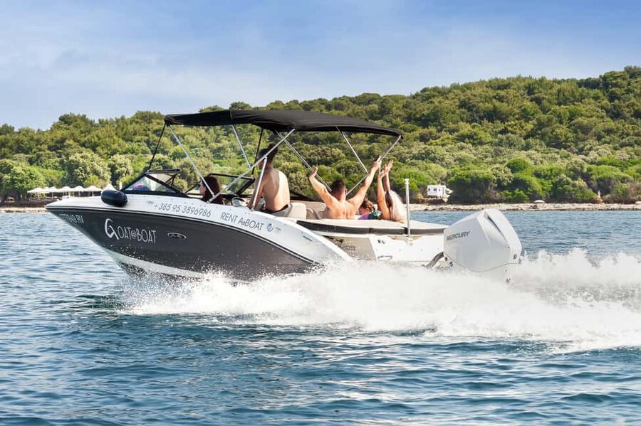 Rovinj: Luxury Island Hopping with Swimming & Snorkeling - Finding the boat at Rovinj’s piers