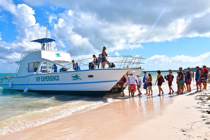 Sabina del Mar Party Boat VIP - A party boat with more than music