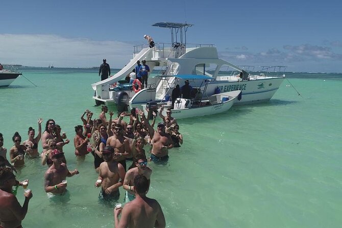 Sabina del Mar Party Boat VIP - Music, dancing, and the ride back