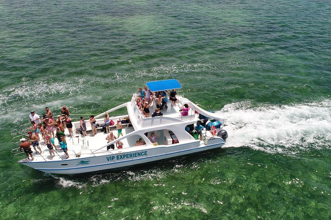 Sabina del Mar Party Boat VIP - Photos, hookah, and extra costs