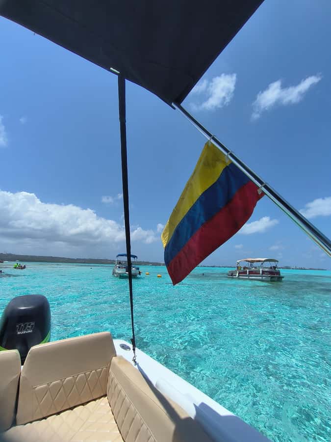 San Andres: Private San Andres Bay Tour by Luxury Speedboat - El Palito’s shallow sand and sea life
