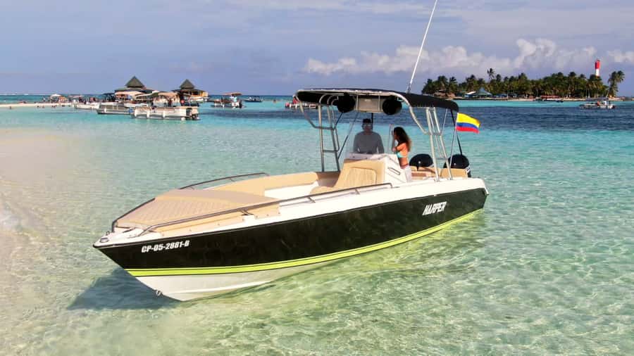 San Andres: Private San Andres Bay Tour by Luxury Speedboat - Starting at Muelle de la Policía