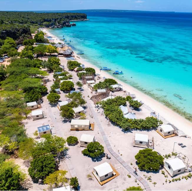 Santo Domingo: Bahía de las Aguilas Beach Paradise - Lunch where Los Patos meets the sea