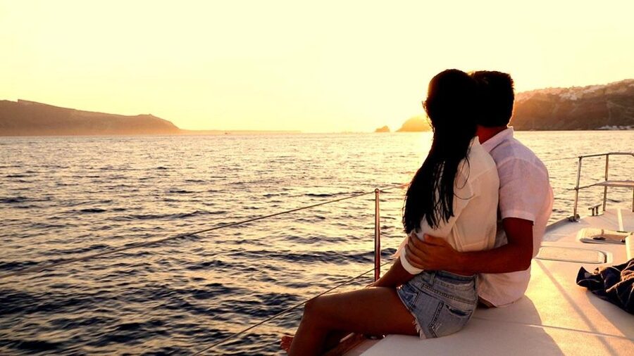 Santorini: Luxury Caldera Cruise with Full Greek Meal - Key points at a glance