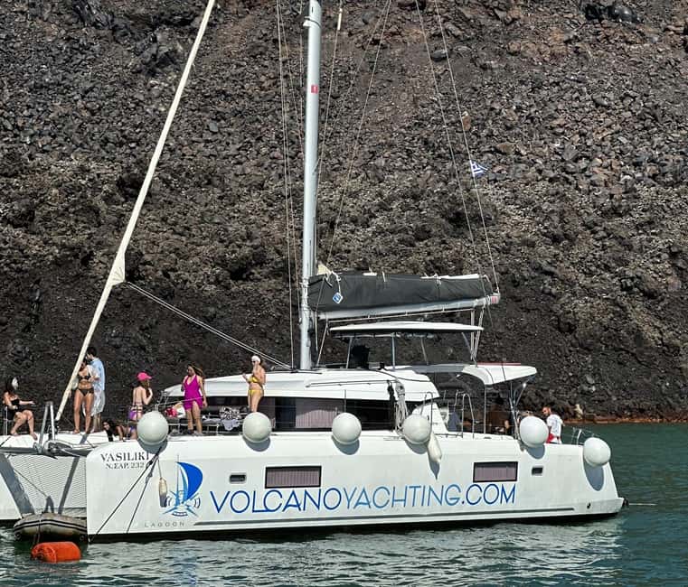Santorini: Luxury Caldera Cruise With Meal & Drinks - Why this cruise is a good way to see Santorini