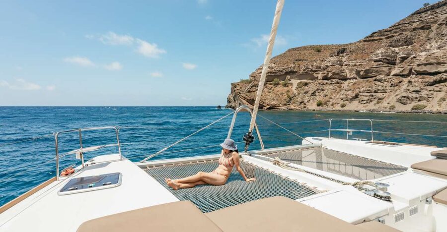 Santorini: Luxury Catamaran Day Trip with Meal and Open Bar - Key points at a glance
