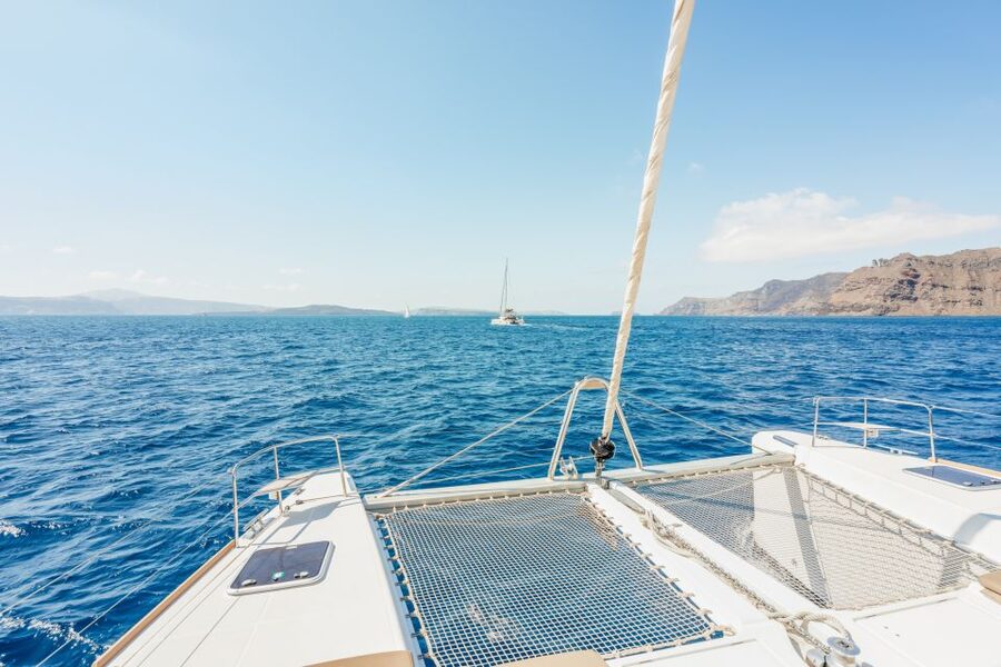 Santorini: Luxury Catamaran Day Trip with Meal and Open Bar - Why this catamaran is a smart way to see Santorini