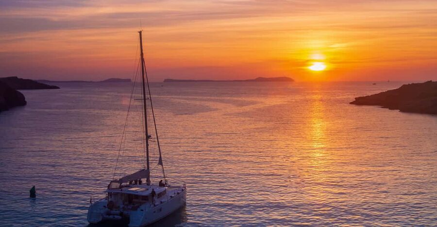 Santorini: Luxury Sunset Cruise with Dinner, BBQ, and Drinks - Key points to know before booking