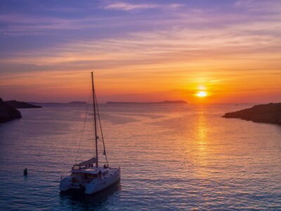 Santorini: Luxury Sunset Cruise with Dinner, BBQ, and Drinks