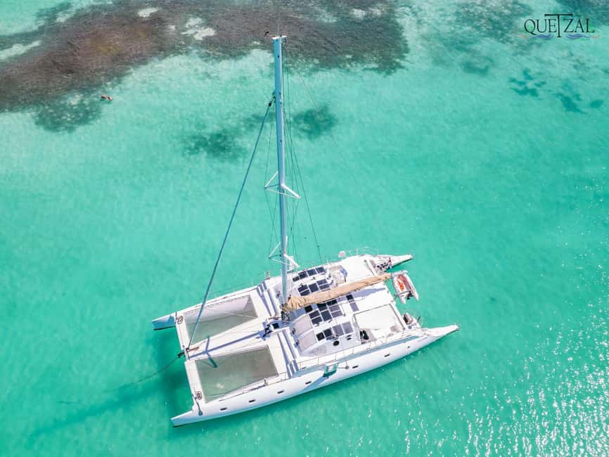 Saona island - Small group tour - Luxury catamaran - Lunch on the moving catamaran