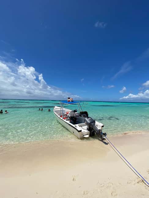 Saona Island VIP: 4 Beaches , Mano Juan & Canto de la Playa - Speedboat travel across the Caribbean