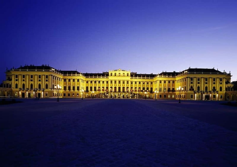 Schönbrunn Palace: Exclusive Ticket after the opening hours - Finding the entrance inside the palace