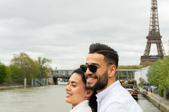 Seine River Dinner Cruise with Live Singer by VIP Yacht de Paris - Paris by water, with the Eiffel Tower as the payoff