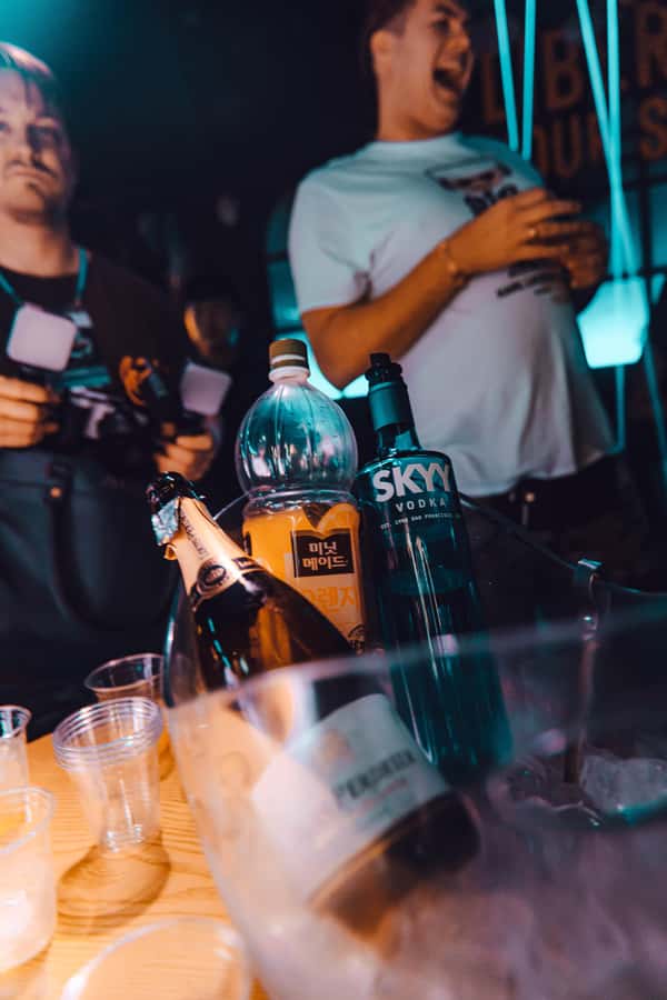 Seoul: Premium Pub Crawl with Open Bottles - How the hosts shape the night