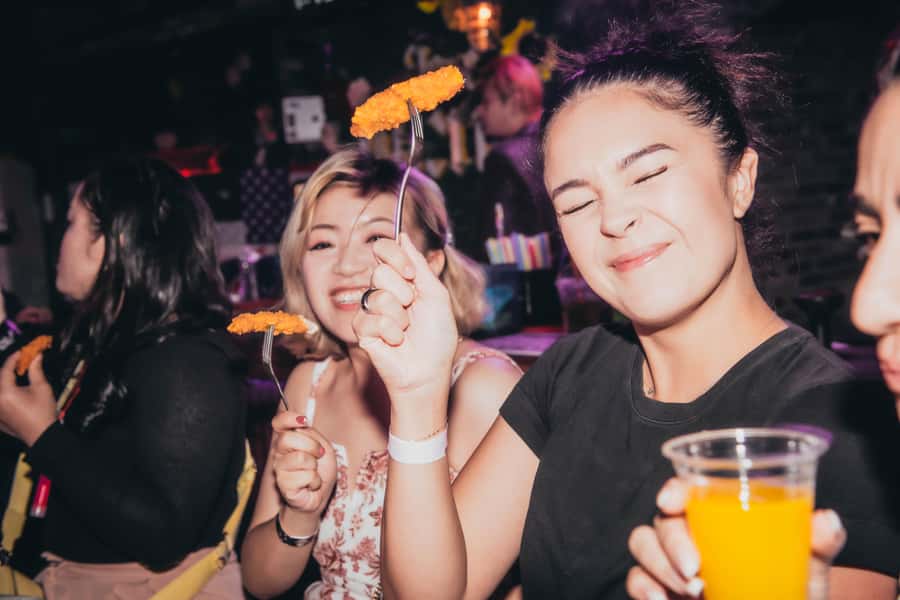 Seoul: Premium Pub Crawl with Open Bottles - Dress and practical rules for the door