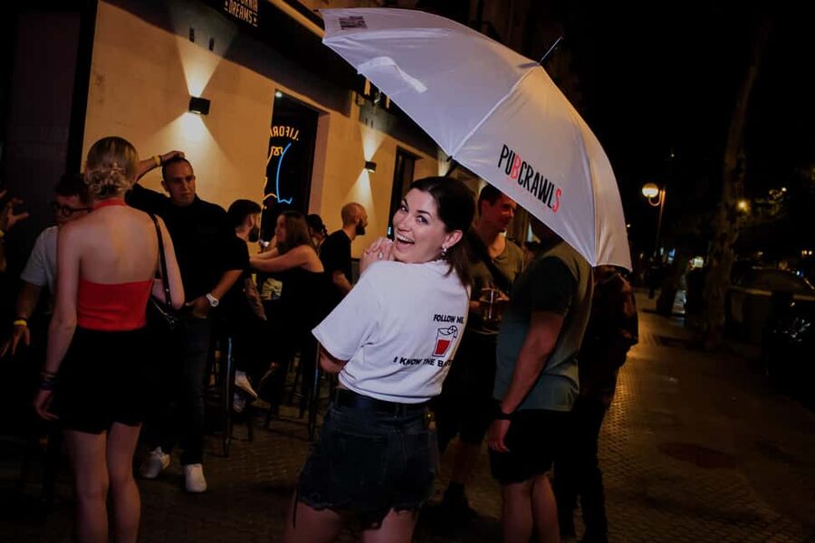 Seville: 3 Bars Pub Crawl + VIP Club Entrance & 3 Free Shots - Walking between bars: the part that needs patience