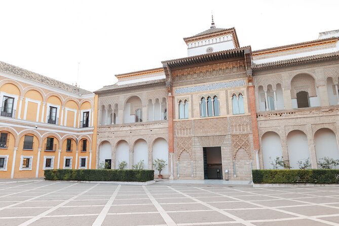 Seville Exclusive Beat the Crowds Guided Alcazar Before Opening - A closer look at the group size and pace