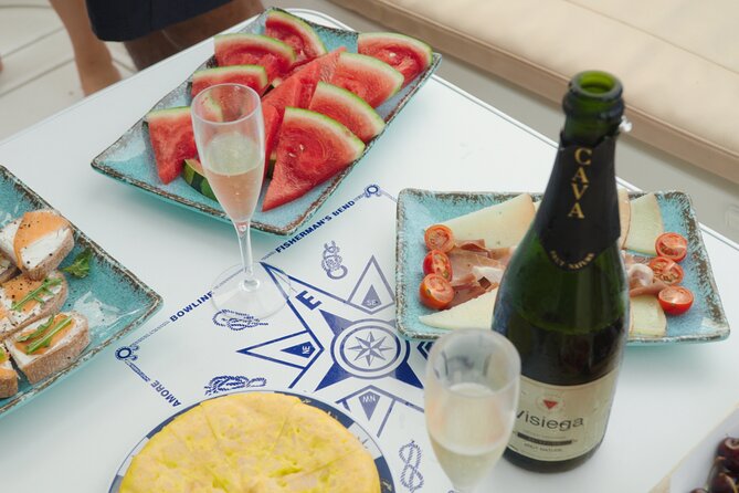 Shared Luxury Yacht Cruise with Champagne and Tapas - Is $102.80 good value?