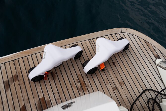 Shared Luxury Yacht Cruise with Champagne and Tapas - Starting at Puerto Colón
