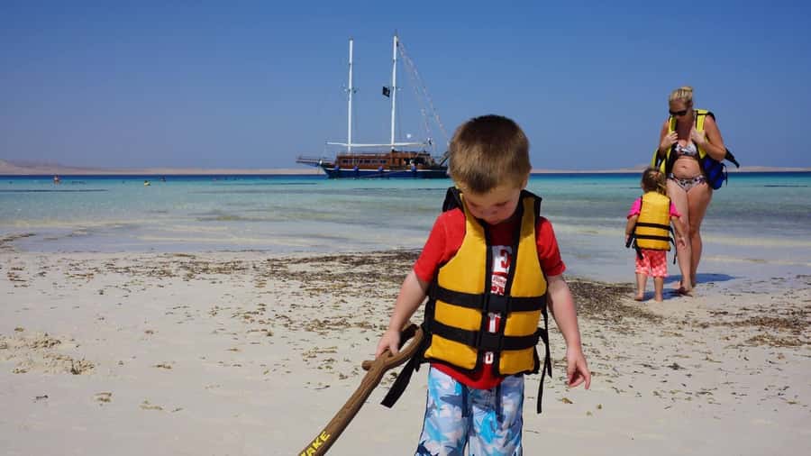 Sharm el-Sheikh: Premium Ras Mohammed & White Island Cruise - Lunch, drinks, and the pace of the afternoon
