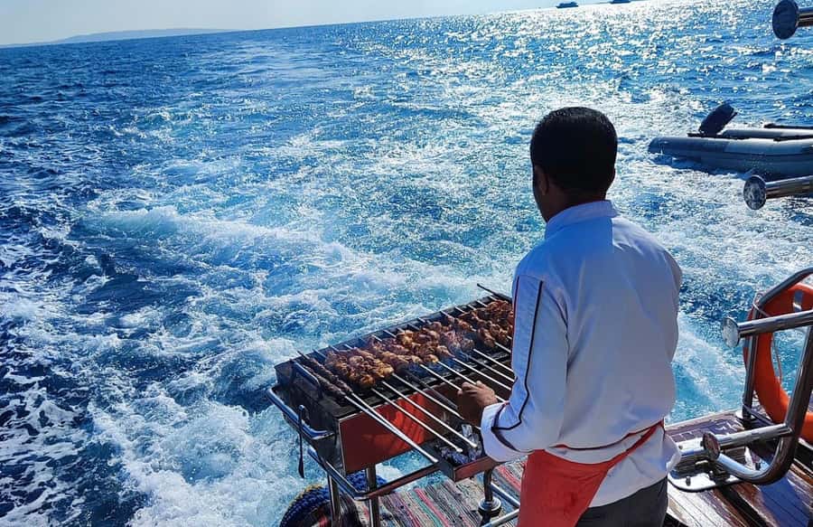 Sharm el-Sheikh: Premium Ras Mohammed & White Island Cruise - A comfortable yacht for a six-hour outing