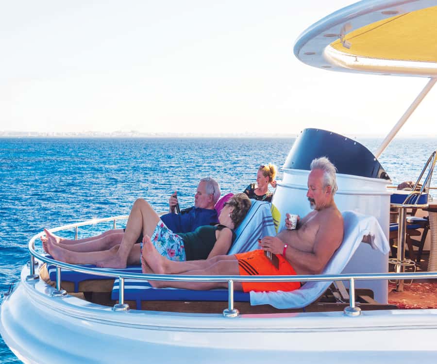 Sharm el-Sheikh: Ras Mohammed Elite VIP Cruise and BBQ Lunch - White Island adds a bright, shallow-water break
