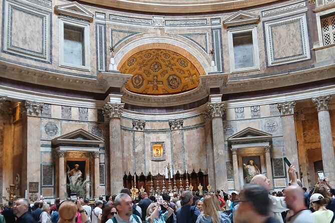 Skip the line with exclusive entrance to the Pantheon - What the guide service adds, and where it can fail