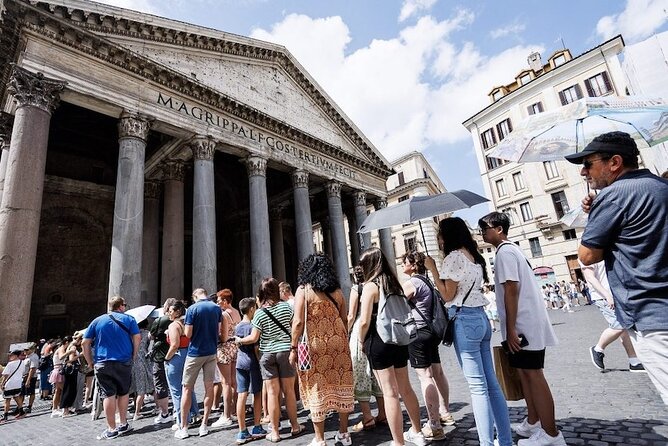 Skip the line with exclusive entrance to the Pantheon - The fountain and the Pantheon exterior