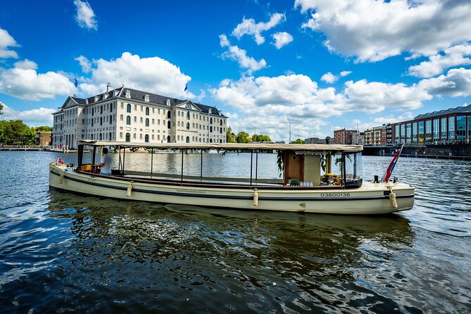 Small-Group Luxury Canal Cruise with Local Skipper - A stop at Amsterdam’s romantic bridge