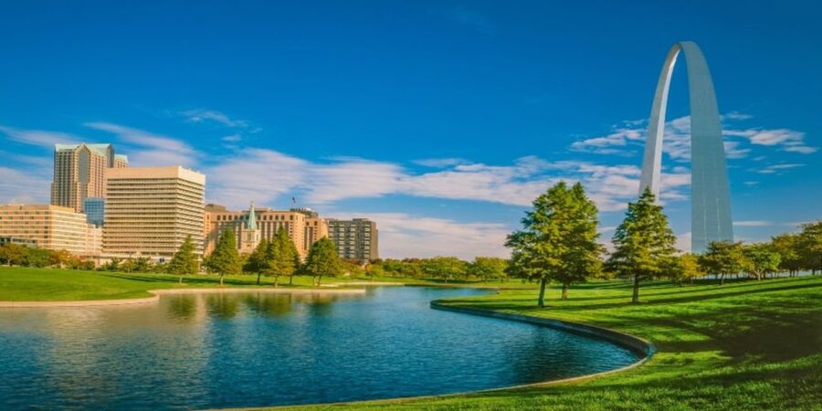 St. Louis Premium Driving Tour with Boat Ride & Arch - The driving portion fills in the city