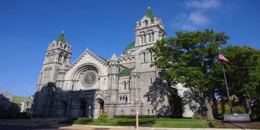 St. Louis Premium Driving Tour with Boat Ride & Arch - Why the guides matter