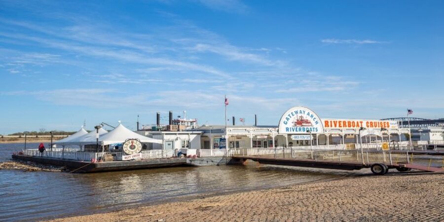 St. Louis Premium Driving Tour with Boat Ride & Arch - FAQ
