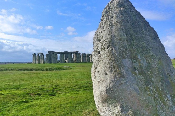 Stonehenge Half-Day luxury guided tour from Bath for 2-8 - Arriving at Stonehenge with admission handled