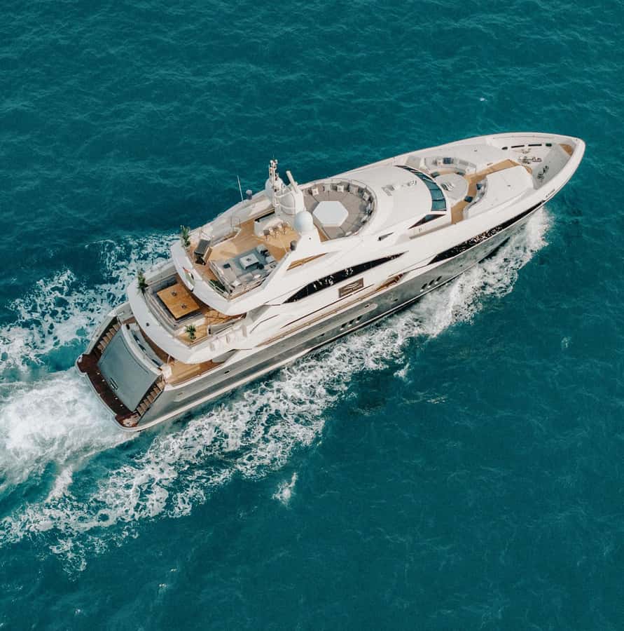 Sunseeker Superyacht: VIP Dinner, Premium Drinks& Live Music - A three-hour route built around Dubai’s skyline