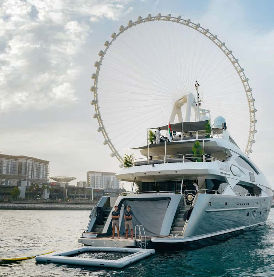 Sunseeker Superyacht: VIP Dinner, Premium Drinks& Live Music - Premium drinks, bubbly, and the night-party fine print