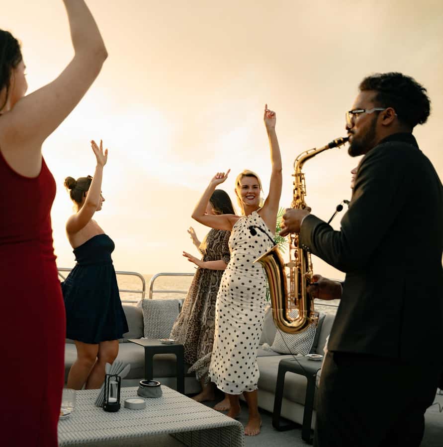 Sunseeker Superyacht: VIP Dinner, Premium Drinks& Live Music - Who should book this cruise?