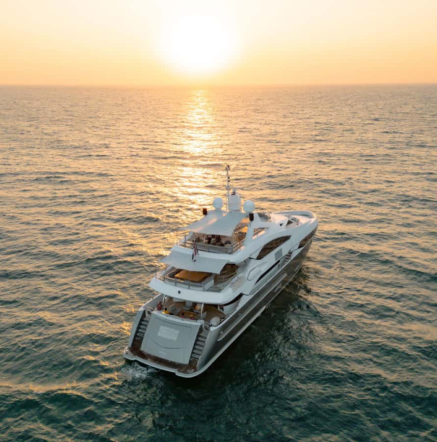 Sunseeker Superyacht: VIP Dinner, Premium Drinks& Live Music - Practical details before you reserve