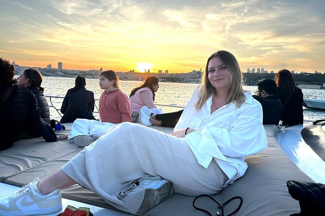 Sunset or Daytime Istanbul Guided Luxury Yacht Cruise with Snacks - From Bebek toward Rumeli Fortress