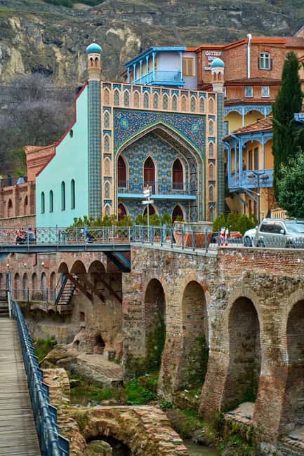 Tbilisi: Luxury Sulfur Bath Ritual with Pickup & Wine - Wine, tea, and Georgian hospitality