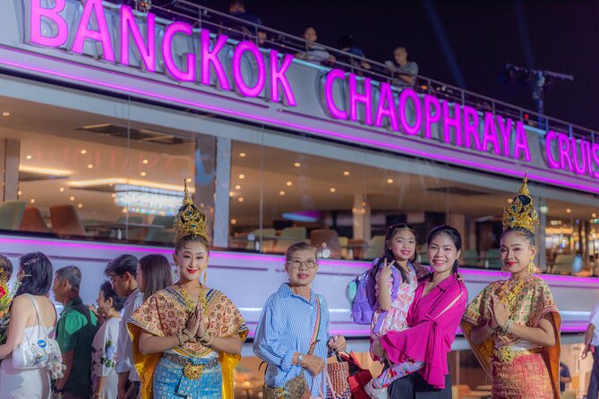 The Newest Luxury 5-Star Bangkok Chao Phraya Dinner Cruise - The buffet: plenty of choice, uneven heat