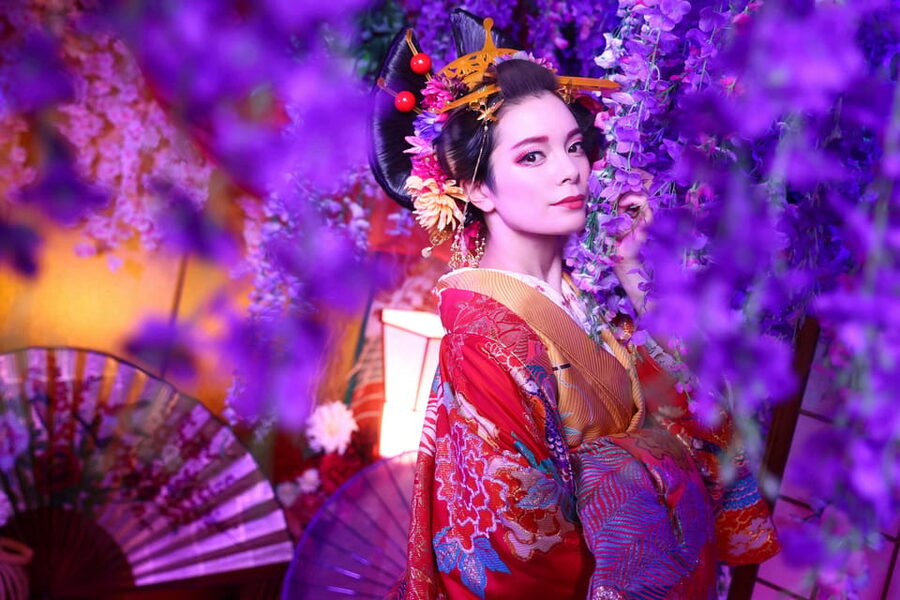 Tokyo: Private Makeover Photography Studio in Luxury Kimono - Choosing the costume, ornaments, and props